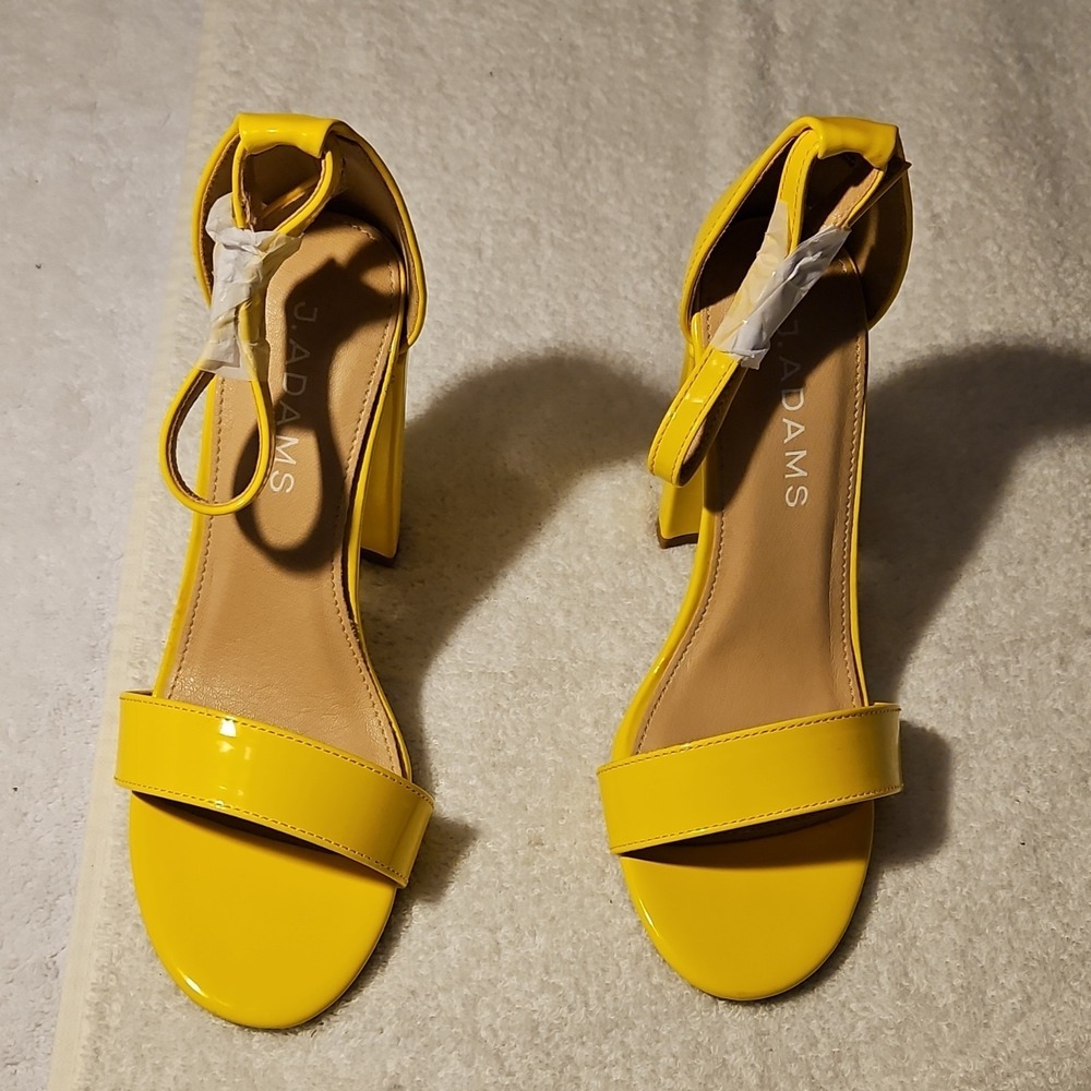J. Adams Yellow Patent Strappy Block Heel Ankle Strap Open Toe Buckle Size 5.5